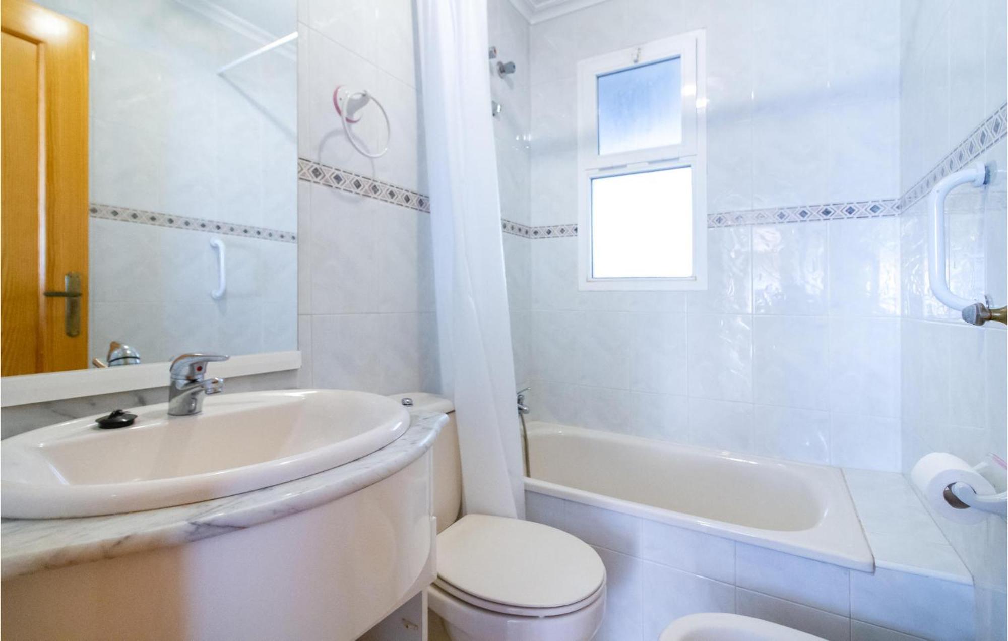 2 Bedroom Lovely Home In サンタ・ポラ エクステリア 写真
